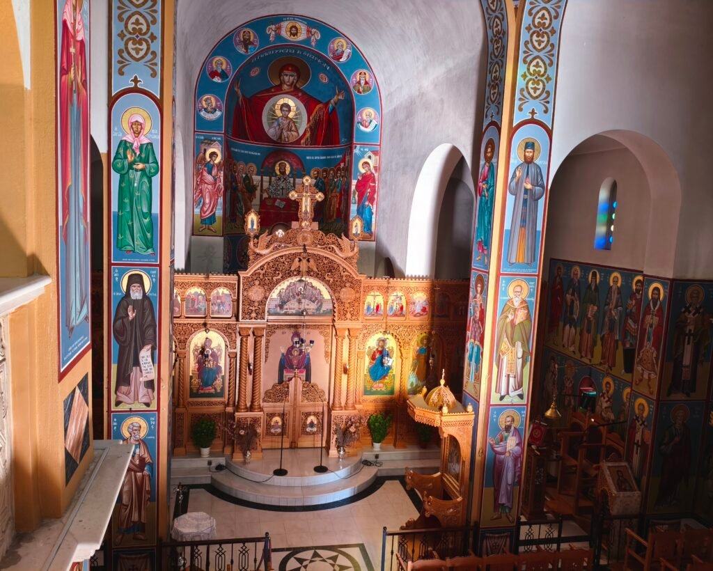 Ιερός Ναός Αγίου Γεωργίου Άνω Δάσους Χαϊδαρίου, Εσωετρικό Φωτογραφία Κύριος Ναός