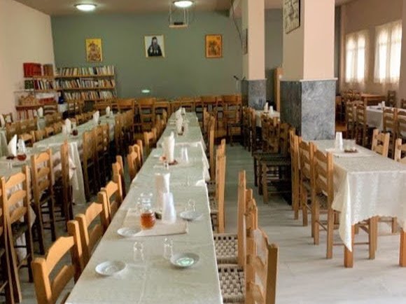 Αγιος Γεωργιος Δασος Χαιδαριου αιθουσα για τραπεζι μνημόσυνου Χαιδαρι